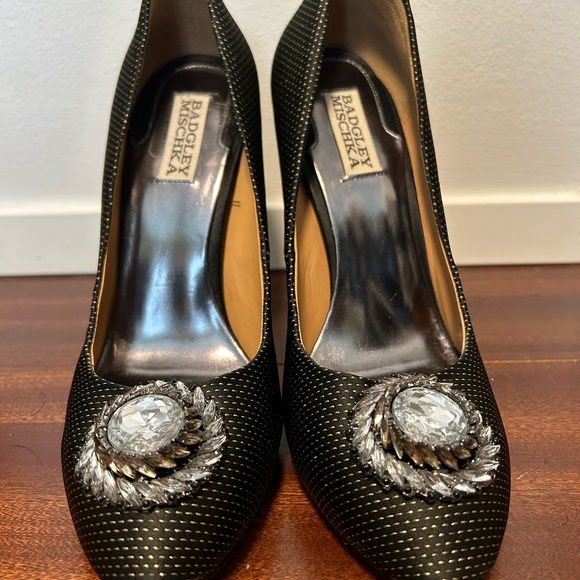 Badgley Mischka Vintage Style Jewelled Pumps - Picture 9 of 11